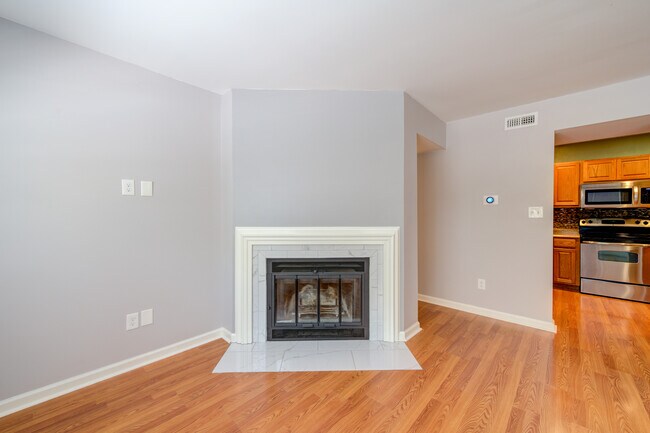 Building Photo - 1547 E Swan Cir