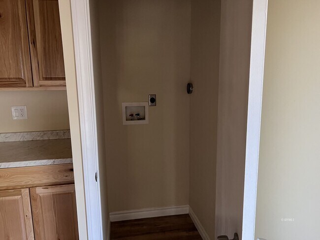 Foto del edificio - Walk to town 1 Bedroom Apartment