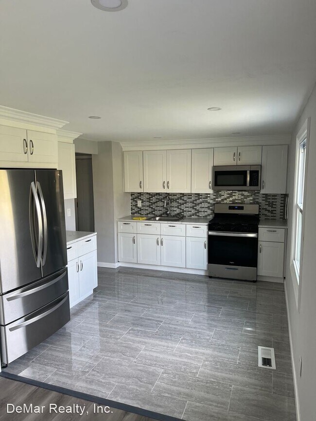 Building Photo - 3 br, 1.5 bath House - 13 Camrose