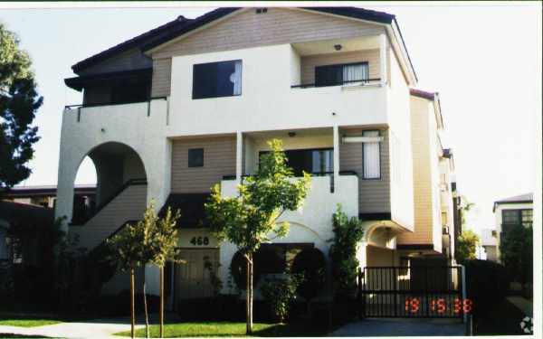 Building Photo - 468 W Elk Ave