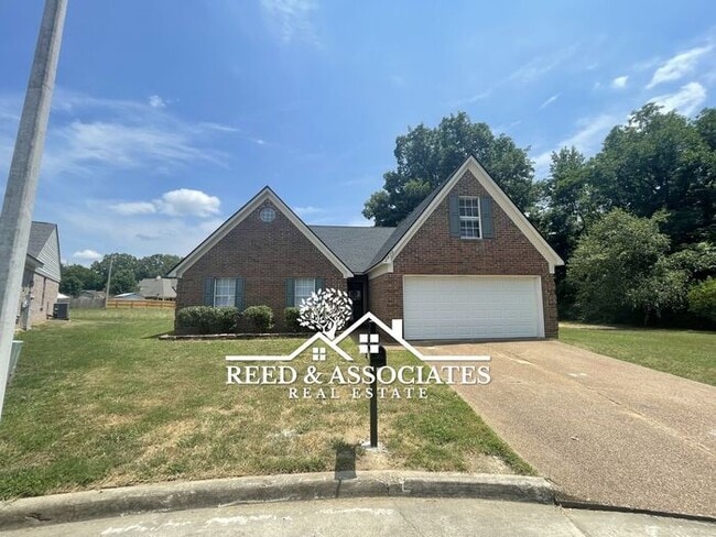 Building Photo - Charming Home Located in Quiet Cove!