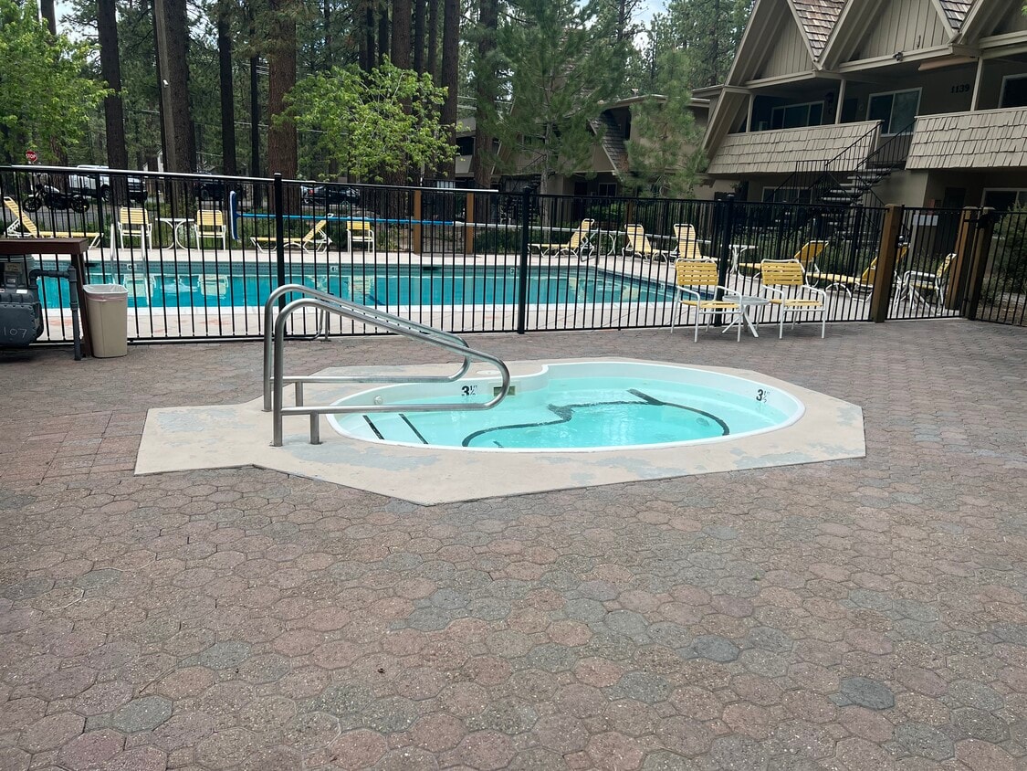 Jacuzzi en el lugar - 1148 Herbert Ave