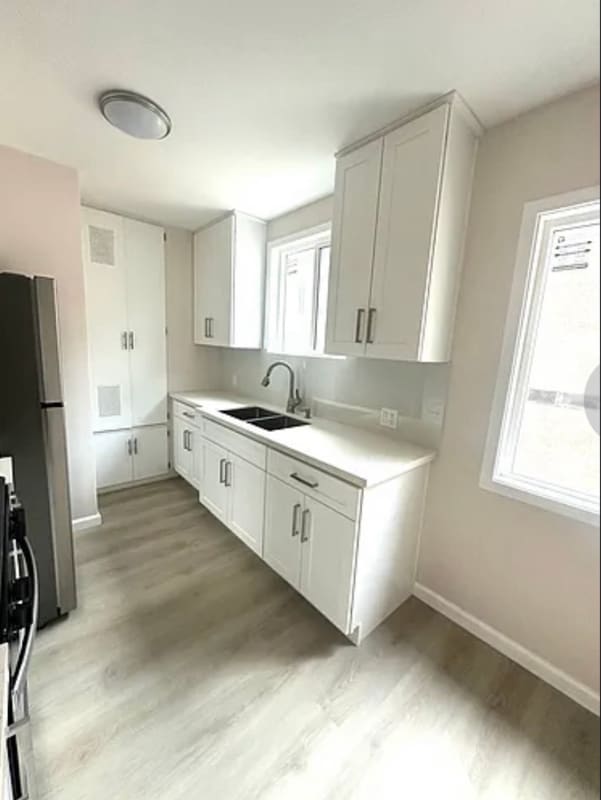 Building Photo - 325 E Verdugo Ave