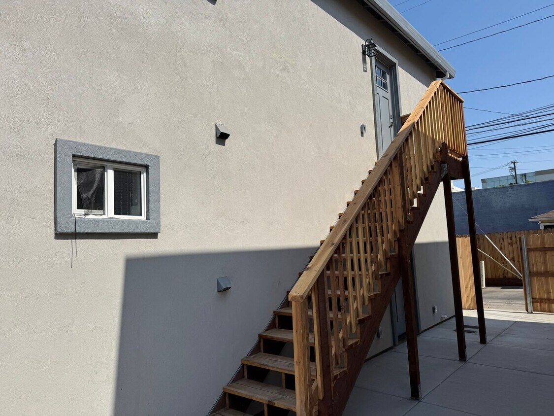 Building Photo - New Downtown Construction 650 Sqft. 1 Bedr...