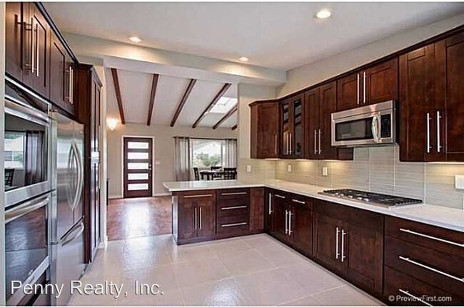 Foto del edificio - 3020 Meadow Grove Dr