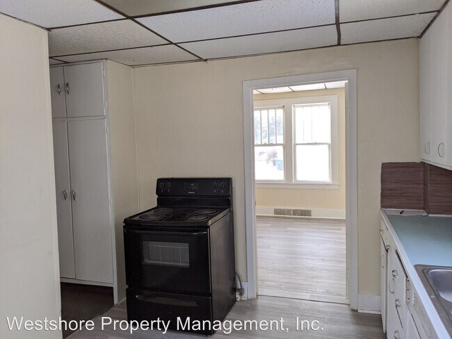 Building Photo - 332 E Larch Ave