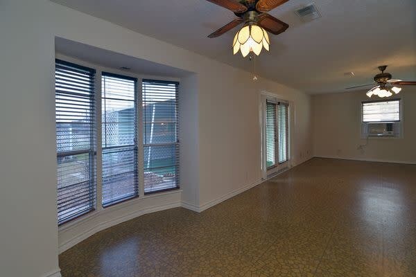 Building Photo - 2512 Delwin St