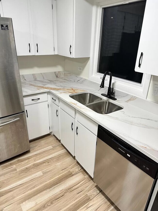 Foto del edificio - 641 Cottonwood Dr