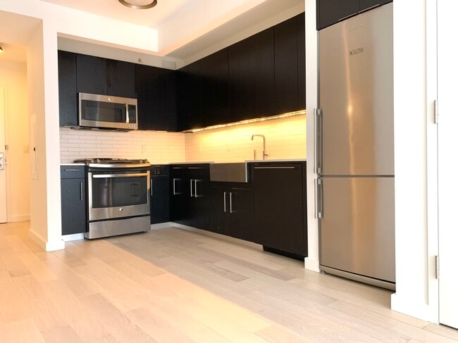Interior Photo - 535 W 43rd Street