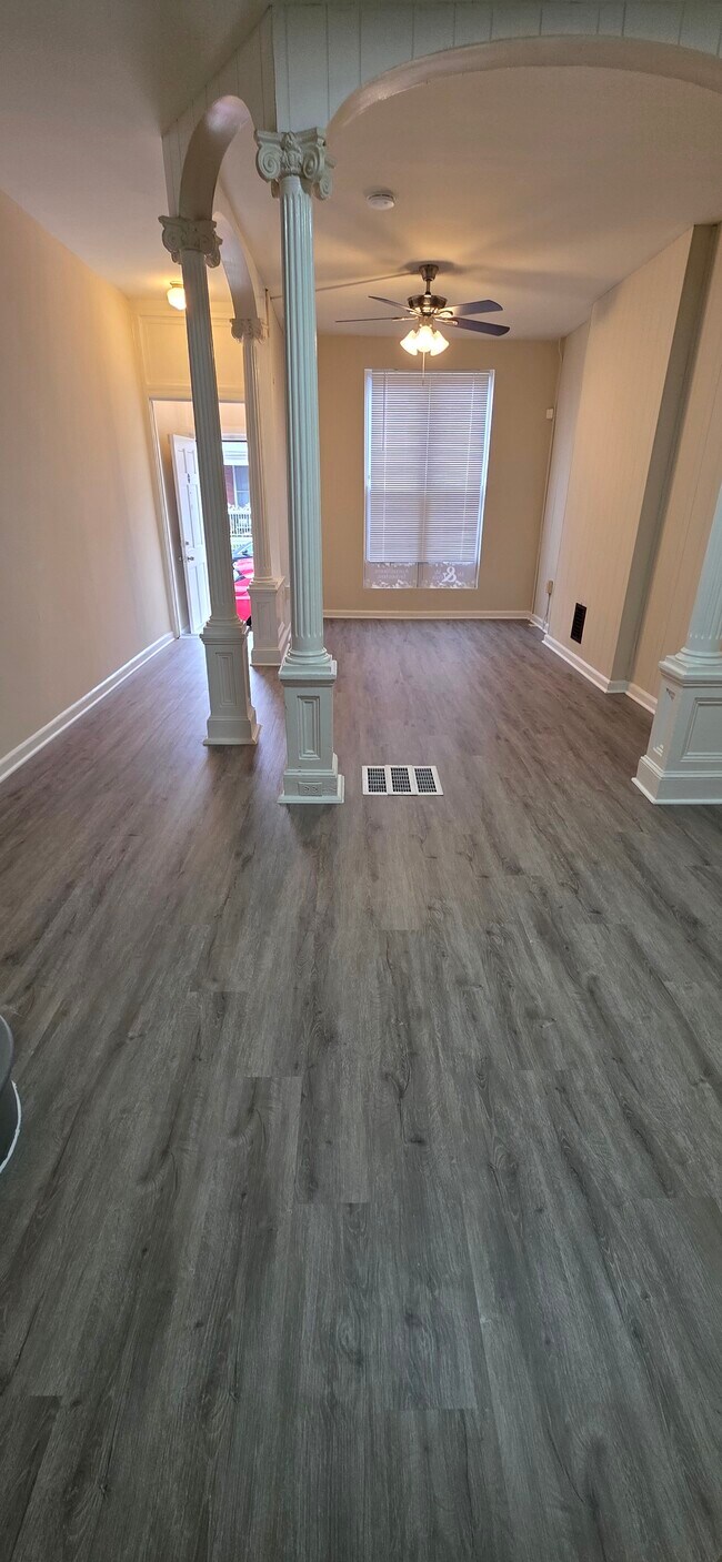 Foto del edificio - 2243 W Fayette St