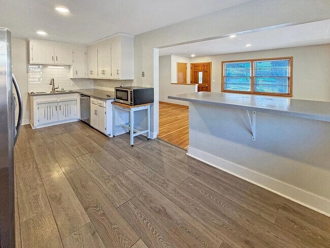 Foto del edificio - 5711 Xerxes Ave S