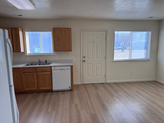 Building Photo - 2475 W 450 N