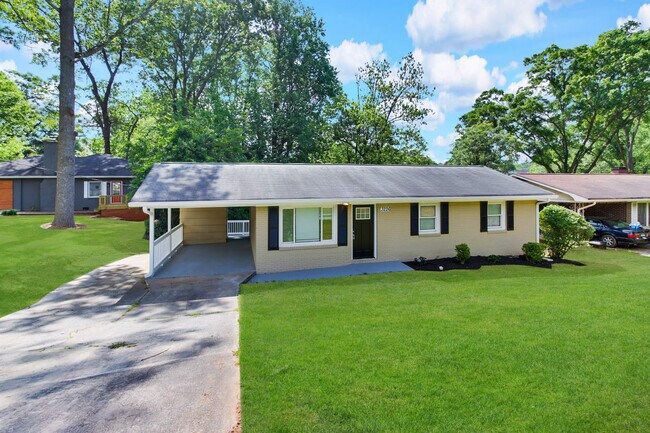 Foto del edificio - 3226 Browns Mill Rd Se