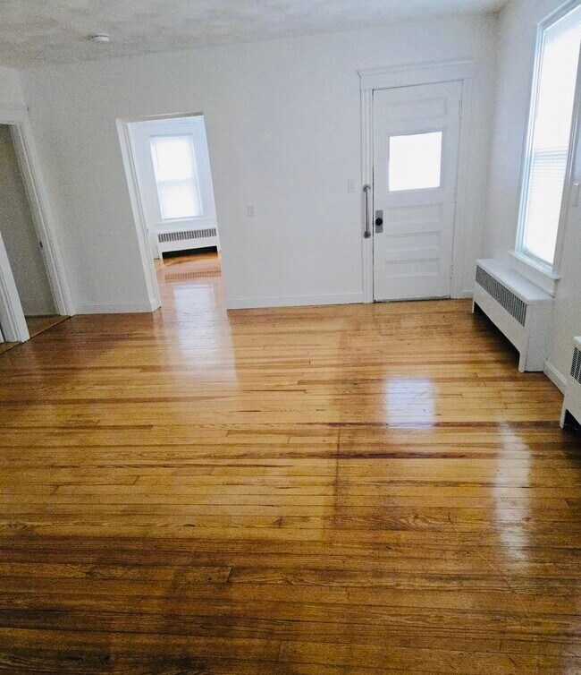 Building Photo - 21 Vale St