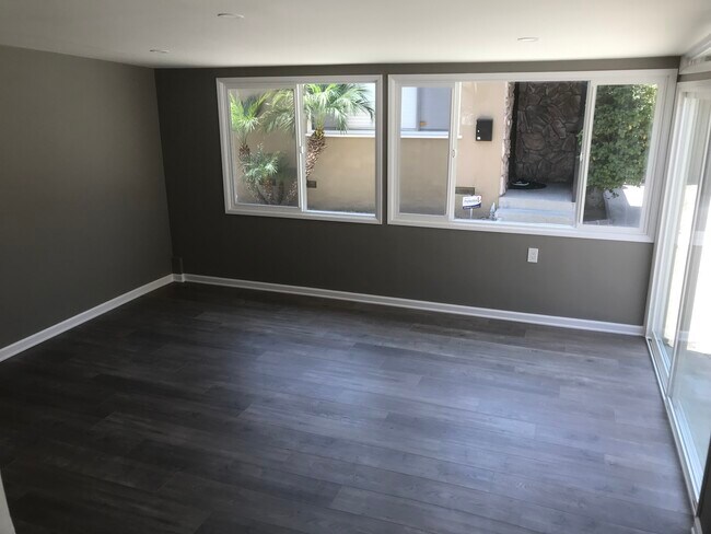 Family room - 325 Lincoln Ave