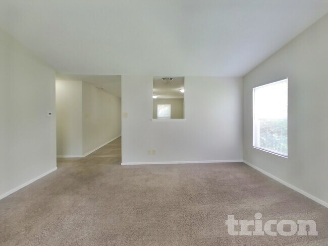 Foto del edificio - 8643 Hopewell Ct
