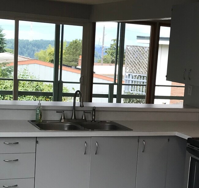 Foto del edificio - 1710 Bridgeview Dr