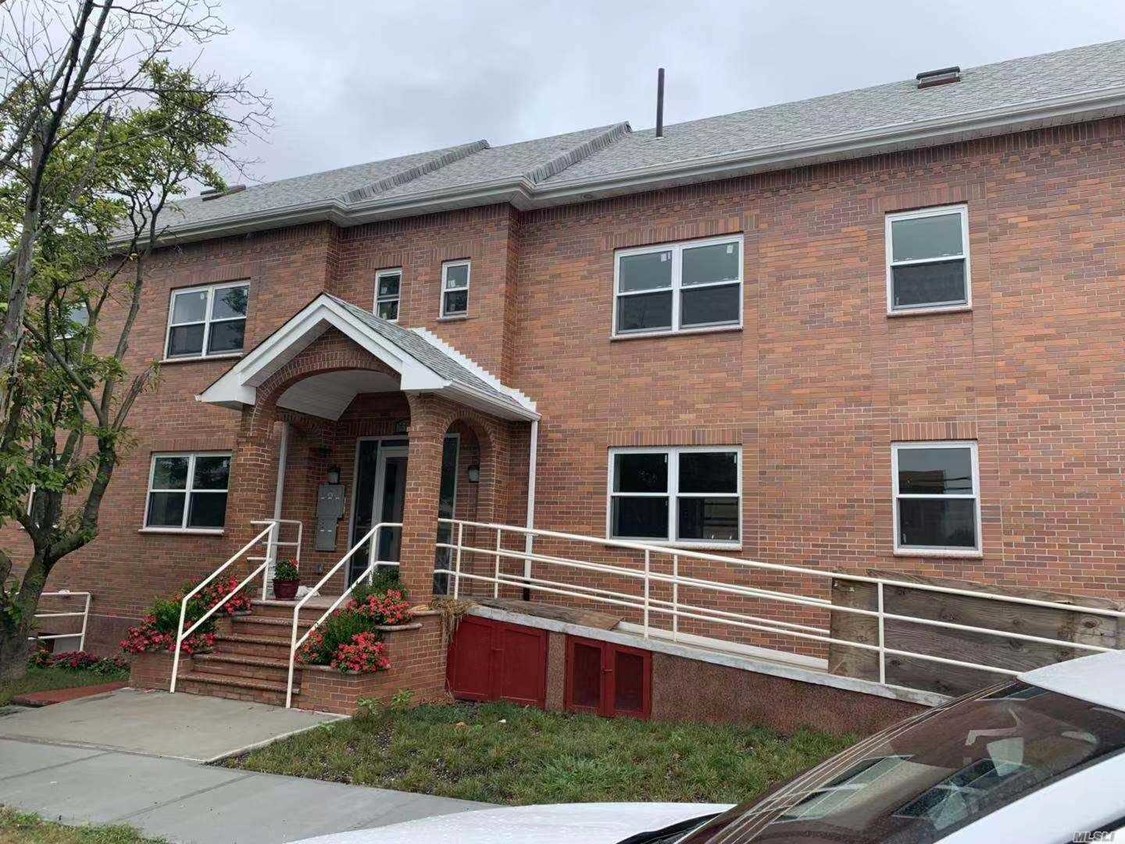 Foto principal - 185-11-185-73 73rd Ave