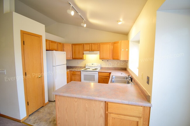 Building Photo - 648 Brewer Dr
