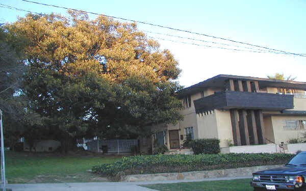 Foto del edificio - 138-152 N Crimea St