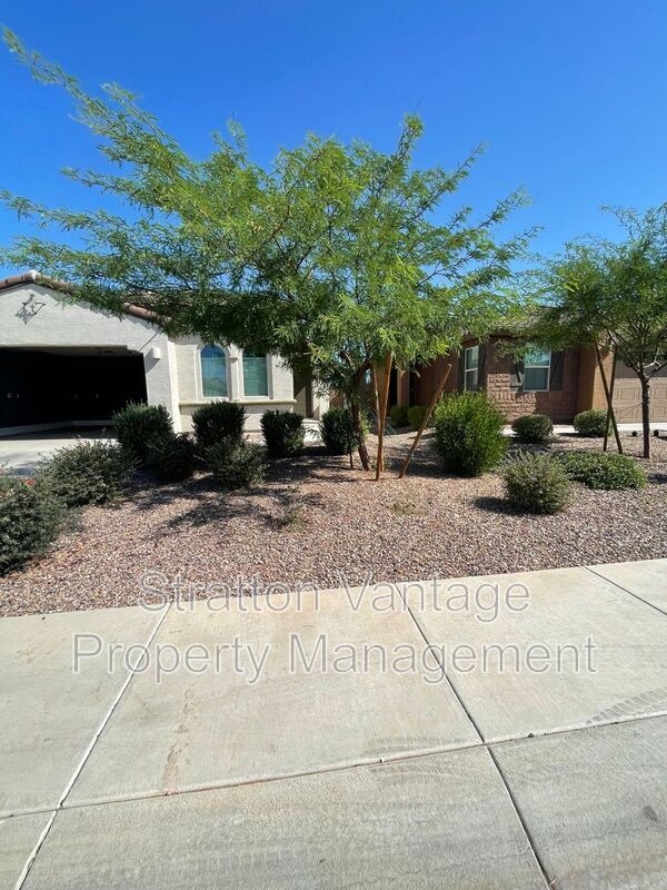 Building Photo - 3522 E Dakota Dr
