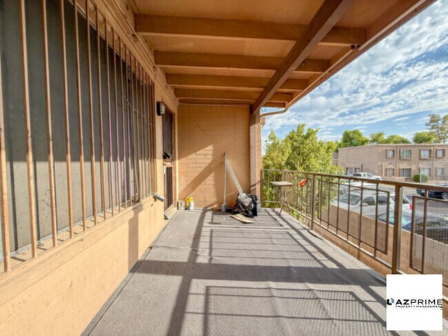 Foto del edificio - Modern 3/2 End Unit Condo in Central Phoenix!