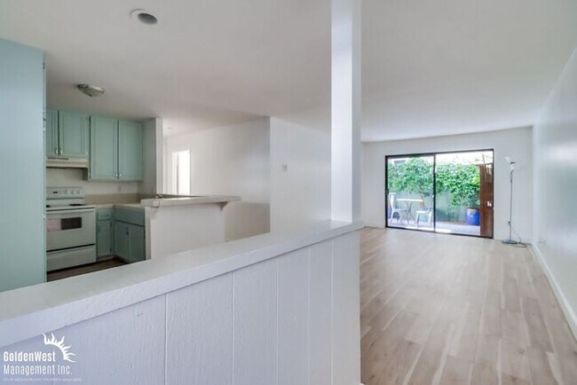 Building Photo - Modern 1Bdm 1Ba Condo in Pacific Beach!