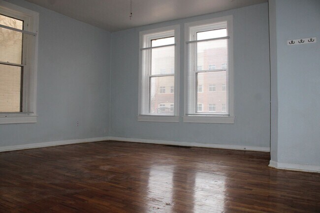 Foto del edificio - 309-311 Colorado Ave