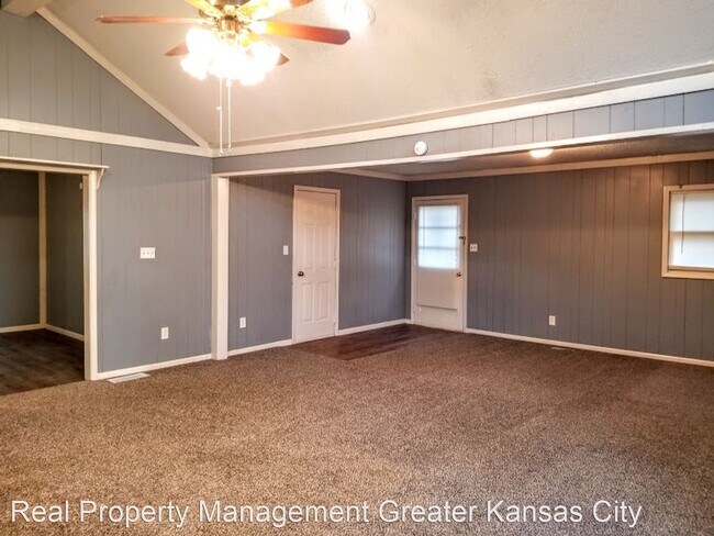 Building Photo - 4 br, 2.5 bath House - 1108 W. Elm Street