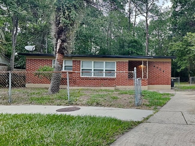 Building Photo - 6705 Gaspar Cir E