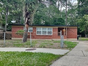 Building Photo - 6705 Gaspar Cir E