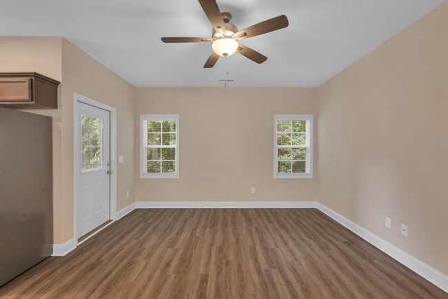 Building Photo - 148 Broadleaf Dr