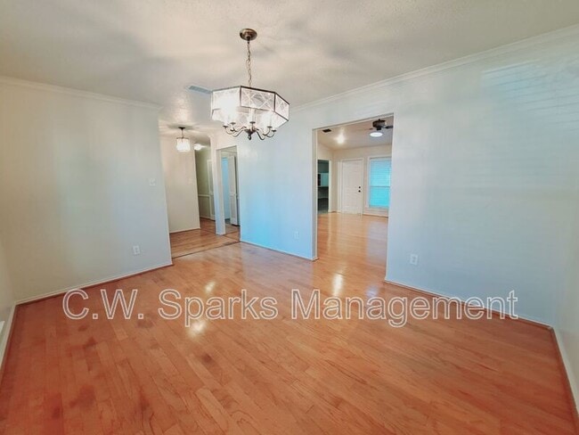 Building Photo - 1005 Harness Ln