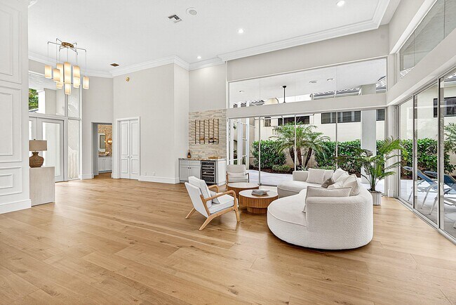 Foto del edificio - 1128 Crystal Dr