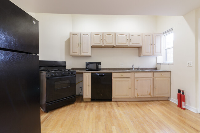 Foto del edificio - 4754 N Lincoln Ave