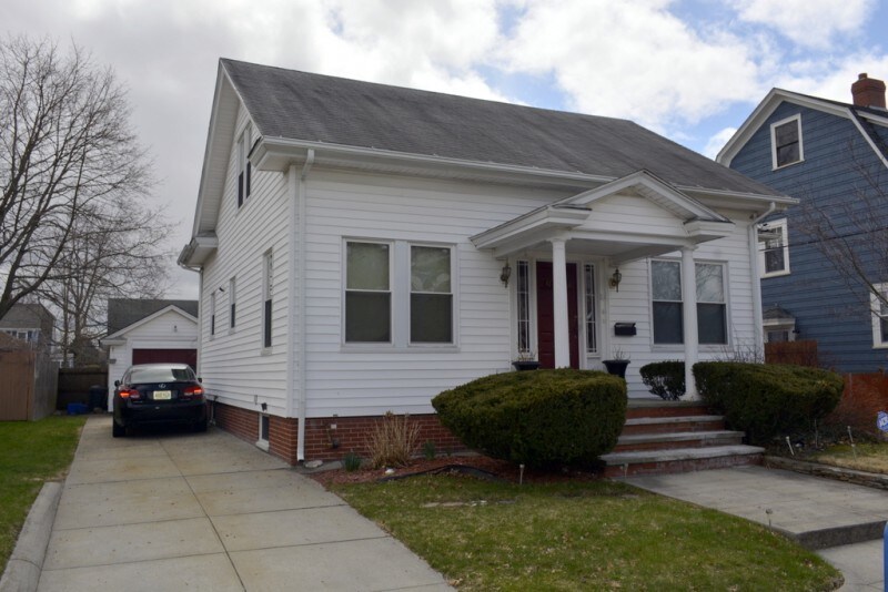 Primary Photo - 144 Sinclair Ave
