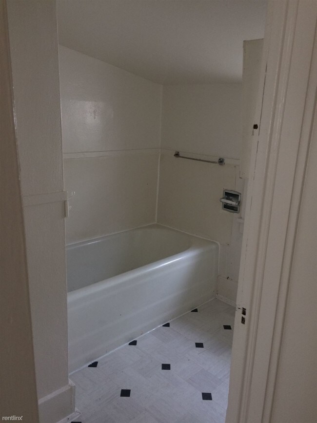 Building Photo - 2 br, 1 bath House - 420 7th Ave NW