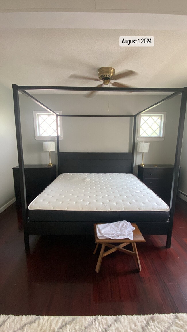 large bedroom comfortably fits king bed - 6 Robbins Ct