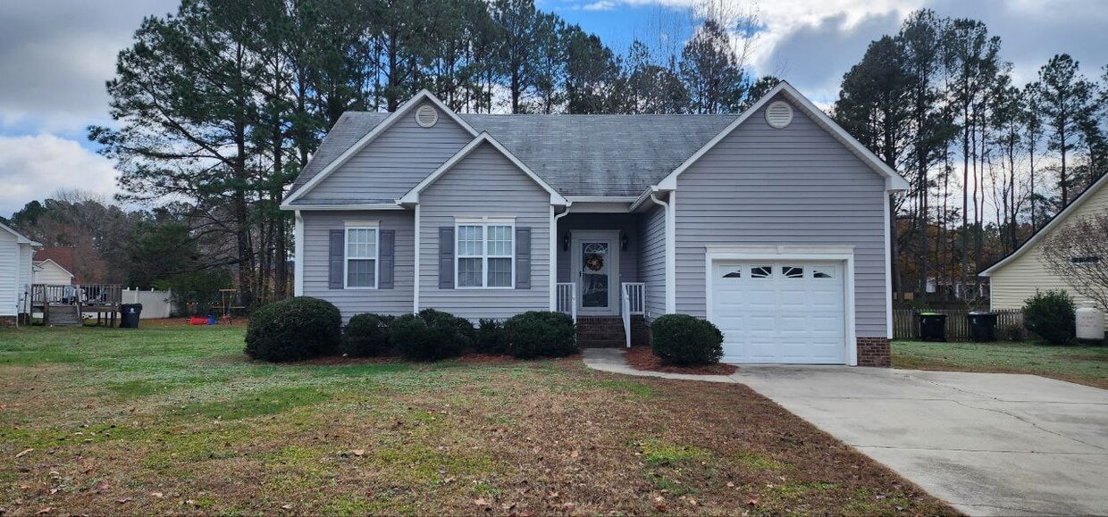 Primary Photo - 411 Landing Pl Dr