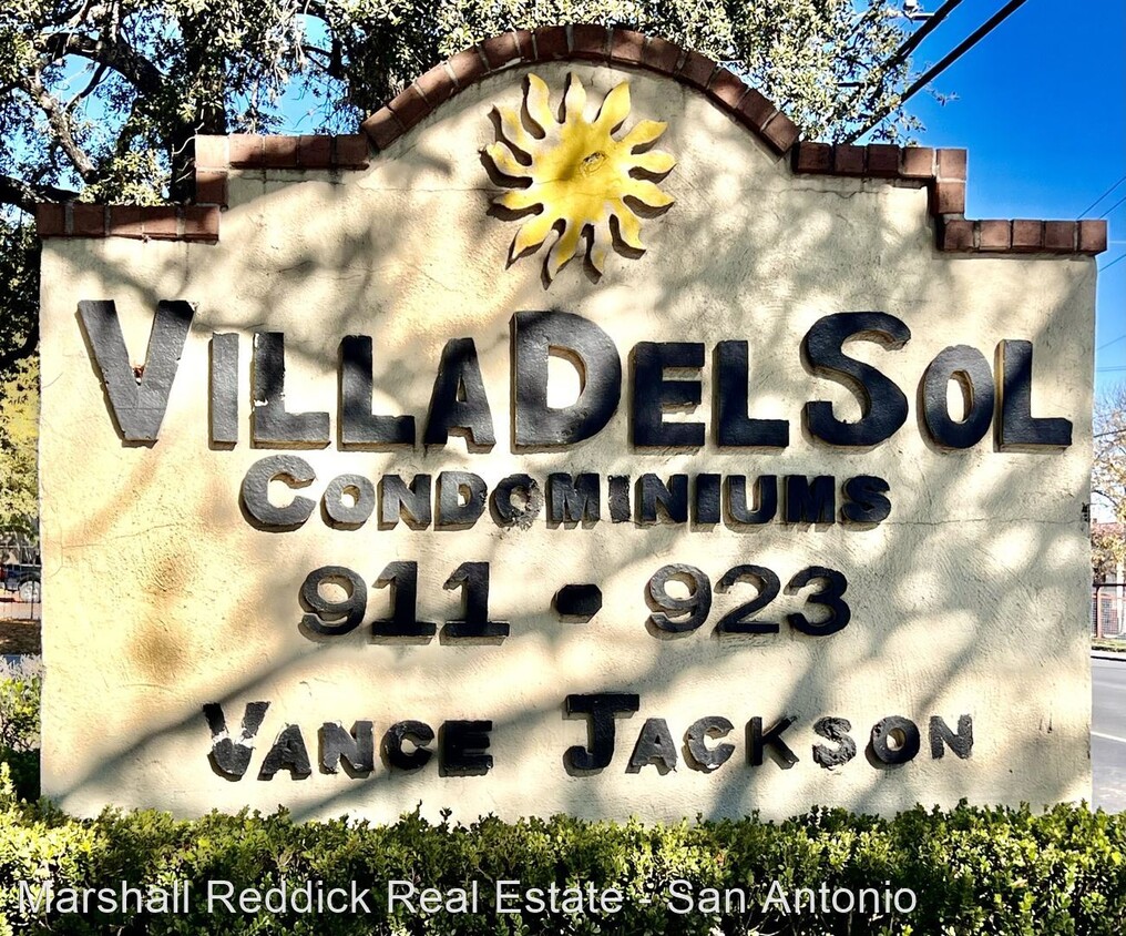 Primary Photo - 2 br, 1 bath House - 923 Vance Jackson Apt...