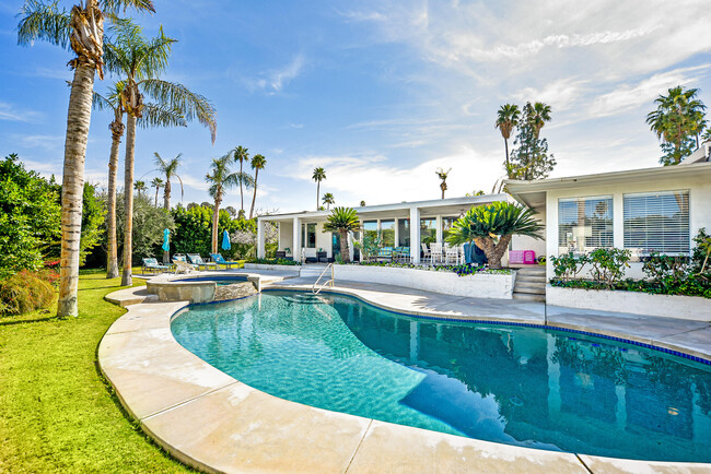 Foto del edificio - 72890 Homestead Rd