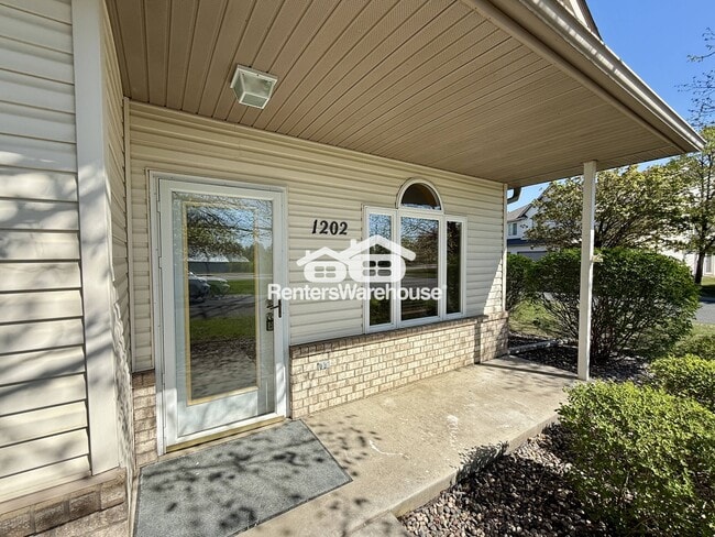 Building Photo - 1202 Crystal Pl E