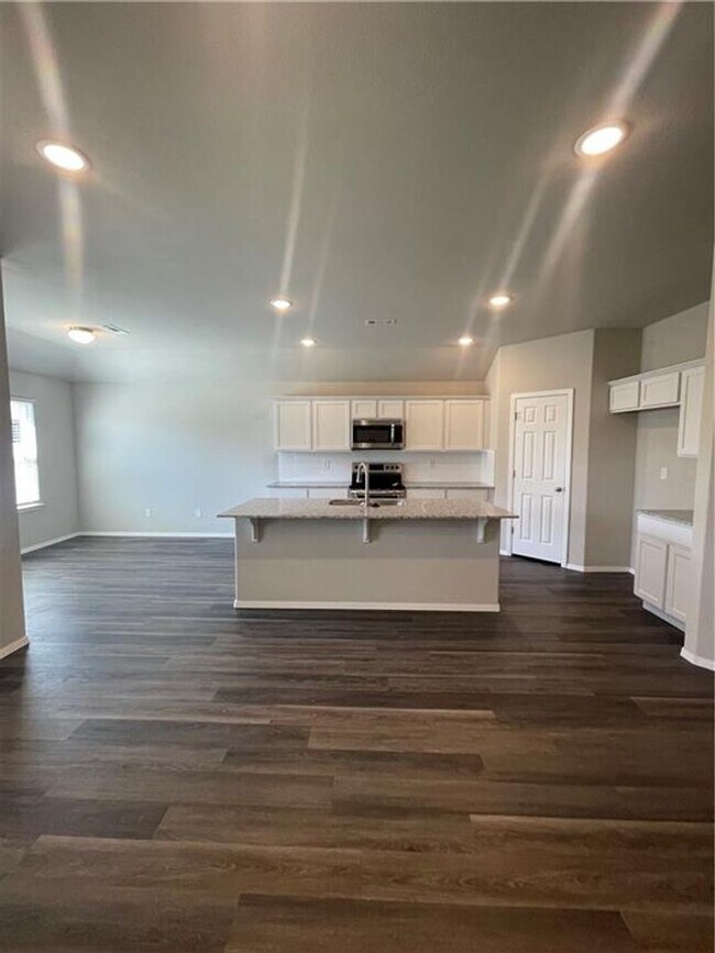 Foto del edificio - Stylish 3-Bedroom Home with Open Layout & ...