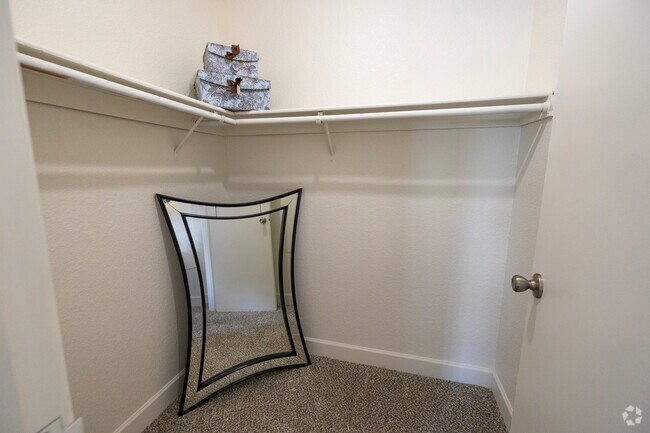 1 BD, 1 BA - 720SF - The Reserve