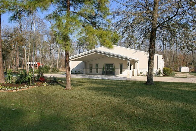Building Photo - 15479 Pin Oak Dr