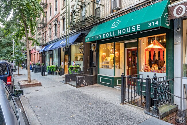 Entrada - 314-326 E 78th St