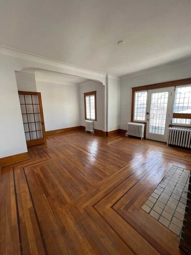 5670 De Terrebonne St Unit Upper Duplex, Montréal, QC H4A 1A7