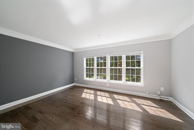 Building Photo - 18613 Village Fountain Dr