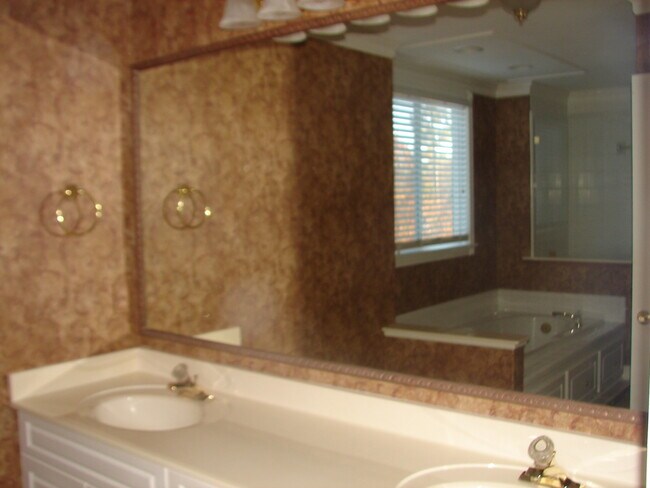 Foto del edificio - 1325 Beckton Ct