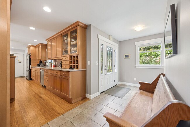 Foto del edificio - Normandy Park - Modern and Spacious!